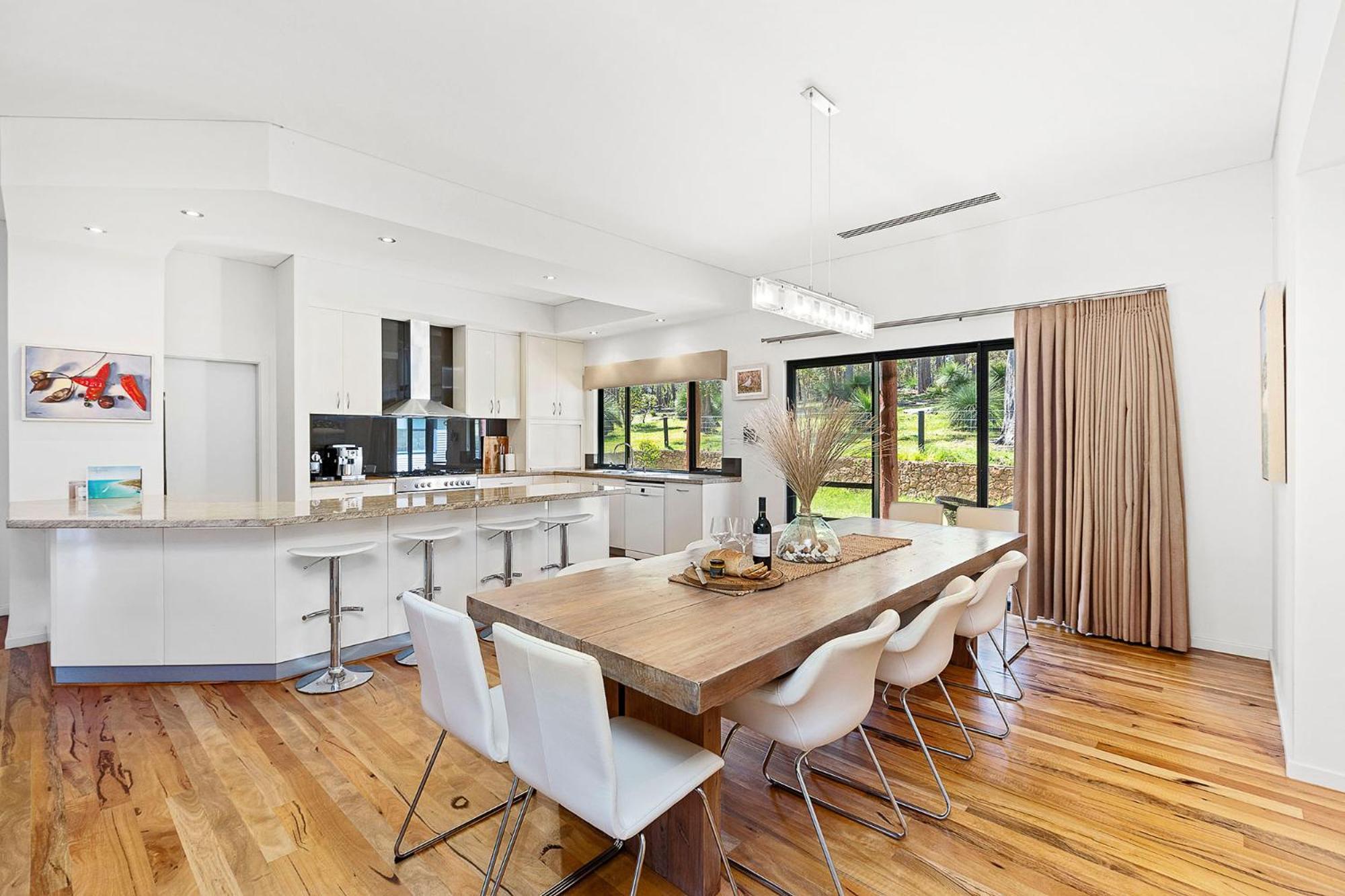 Redgum Treehouse - Outstanding Luxury In The Heart Of Wine Country And Minutes From The Beaches Quindalup Εξωτερικό φωτογραφία